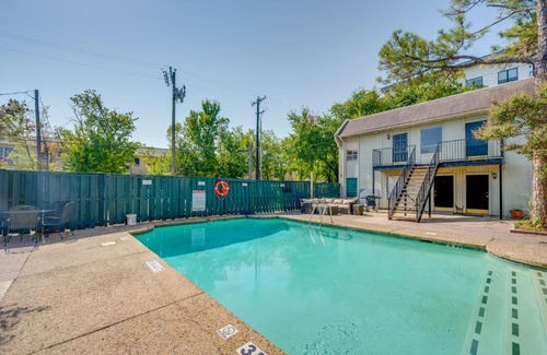 Knox - Henderson Apartment | Dallas Vacation Rental Condo with Community Pool!