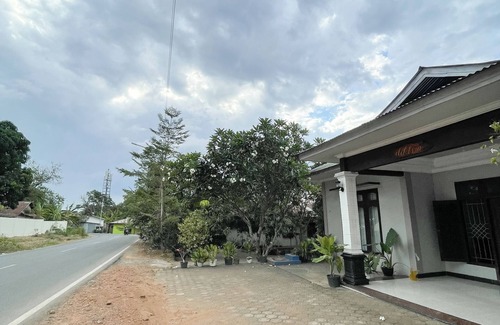 Labuan Bajo House | DAlvin Homestay: Cozy, Central Labuan Bajo, Near Airport–Perfect for Your Stay!