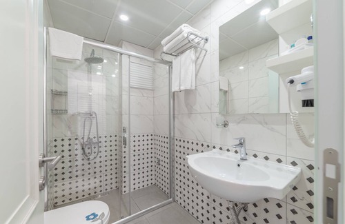 Eski Lara Hotel | Dam Hotel Lara