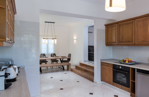 Kamari Villa | DAMMA BEACHFRONT LUXURY VILLA