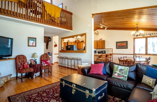 Old Timberline House | Dancing Bear - 349 Ridge RoadnnDancing Bear - Private Wooded Lot, Pet Friendly, Lake Access