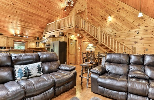 Mineral Bluff Cabin | Dancing Bears Cabin - Secluded 3-Bedroom, 3.5-Bath Luxury Cabin with Hot Tub