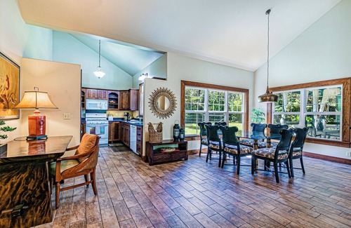 Royal Hawaiian Estates House | Dancing Ferns in Volcano, Hawaii