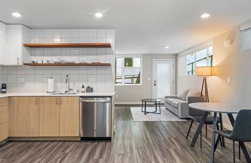Fremont Apartment | Dancing Wings Retreat Walker Paradise