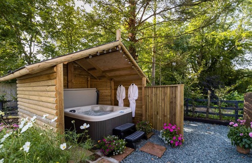 Carlisle Cottage | Dandelion Cottage with hot tub, Dalston, Carlisle, Lakes, Hadrian's Wall, Lake