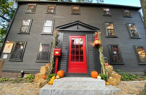 Salem Hotel | Daniels House Inn