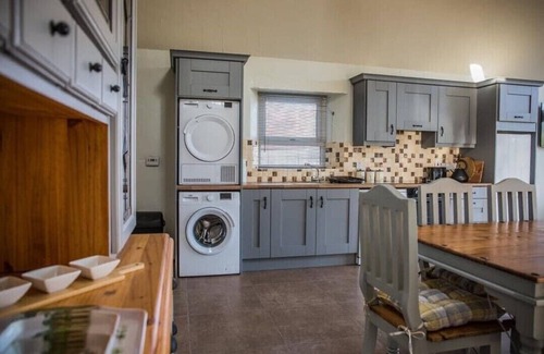 Dromore Cottage | Dan’s Wee Cottage - Slieve Croob, Dromara (hot tub included in price)