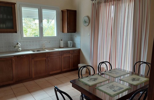 Tolo House | Daphne house