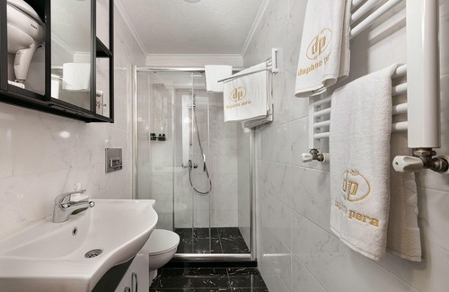 Gumussuyu Mahallesi Apartment | Daphne Pera Jasmin Apart. Beyoglu City Centre
