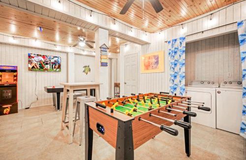 Leeward Sands House | Dapper Dolphin by AvantStay Pool Game Room