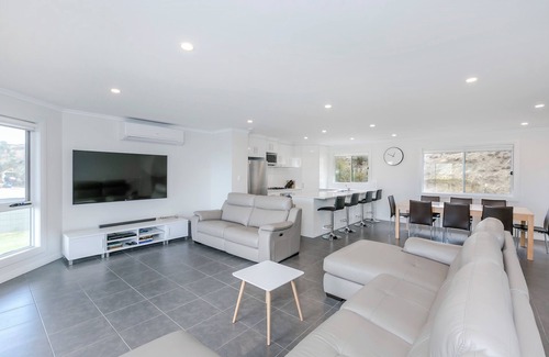 Seymour House | DARCYS PLACE - TAILEM BEND