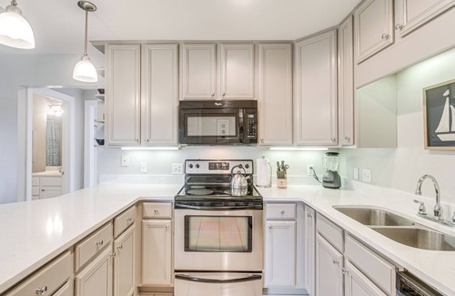 Darien Condo | Darien Condo w/Boat Dock Access: Walk to Downtown