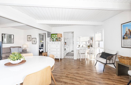 Balboa Island Condo | Darling Balboa Island Getaway | Bay Views, Sunny Patio | Wildly Walkable - No Car Needed!
