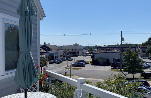 Harbor Springs Condo | Darling Two Bedroom Condo Downtown Harbor Springs