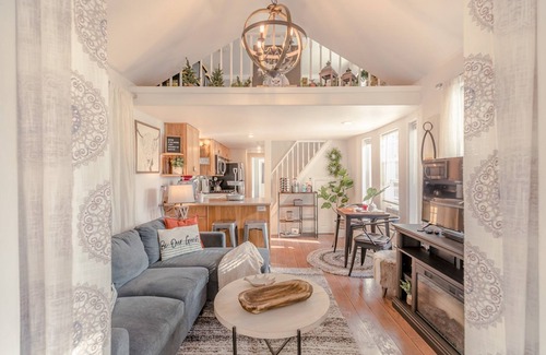 Leavenworth Cabin | Das Tree Haus-Views, Hot Tub, WIFI, Dogs, ROKU