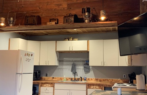 South Side Cottage | DAWG HOUSE quiet get away centrally located in Corpus Christi