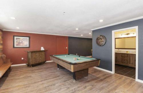 Big Bear Lake House | Dawn and Dusk by AvantStay Modern Cabin in Great Location w Home Theatre