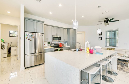 Sunshine House | Day Trip to Fort Myers Beach: Pet-Friendly Home!