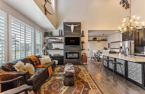 Daybreak House | Daybreak Lake 30+ Day Stay!