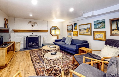 Markham Apartment | Daylight basement with garden views - near Multnomah Village