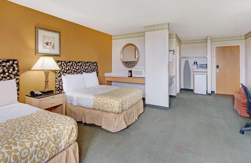 Methuen Hotel | Days Hotel by Wyndham Methuen MA Conference Center