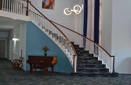 Miner Hotel | Days Inn and Suites by Wyndham Sikeston