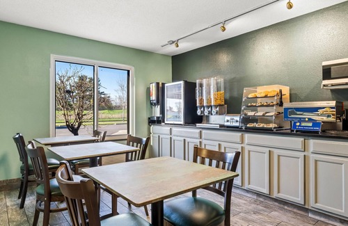 Black River Falls Hotel | Days Inn by Wyndham Black River Falls I-94 on ATV Trail