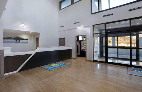 Barrie Hotel | Days Inn by Wyndham Barrie