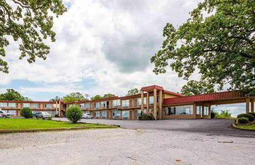 Salado Hotel | Days-Inn by Wyndham Batesville AR