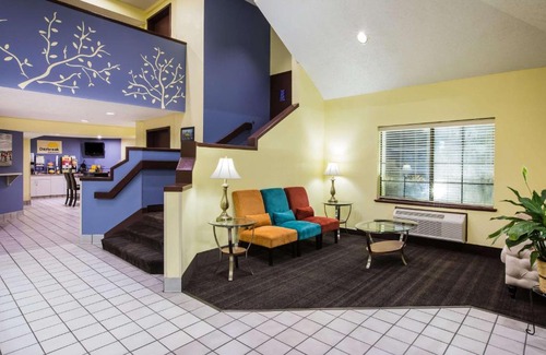 Blue Springs Hotel | Days Inn by Wyndham Blue Springs