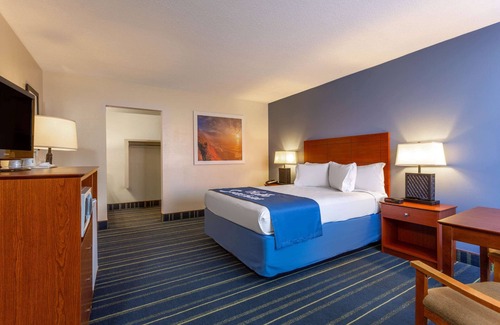 Breezewood Hotel | Days Inn by Wyndham Breezewood