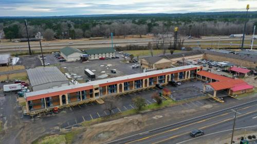 Caddo Valley Hotel | Days Inn by Wyndham Caddo Valley Arkadelphia