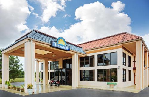 Clinton Hotel | Days Inn by Wyndham Clinton