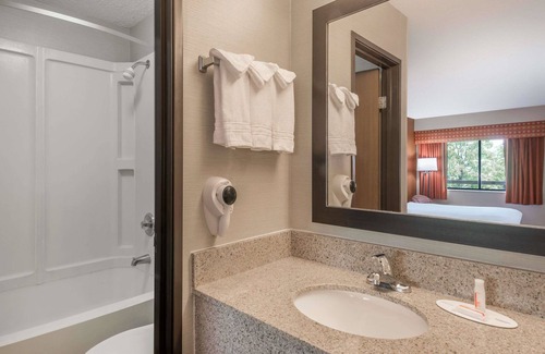 Columbus Hotel | Days Inn by Wyndham Columbus Fairgrounds