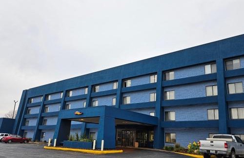Quad Cities Hotel | Days Inn by Wyndham Davenport