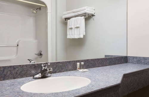 Saint-Basile Hotel | Days Inn by Wyndham Edmundston
