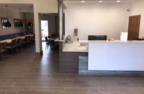Grove Hotel | Days Inn by Wyndham Grove