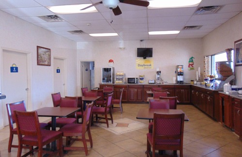 Pea Ridge Hotel | Days Inn by Wyndham Huntington
