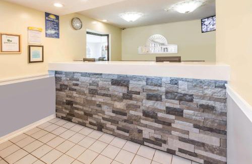 Kent Hotel | Days Inn by Wyndham Kent - Akron