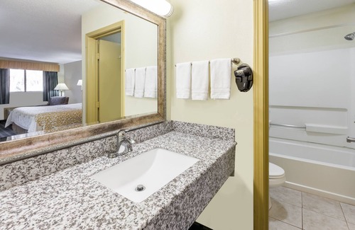 Kent Hotel | Days Inn by Wyndham Kent - Akron