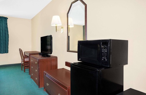Lincoln Hotel | Days Inn by Wyndham Lincoln