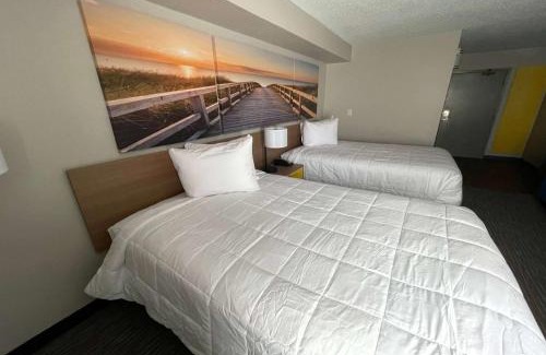 Lakeview Hotel | Days Inn by Wyndham Manassas Battlefield