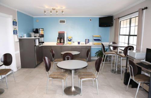 Monroe Hotel | Days Inn by Wyndham Monroe, Louisiana