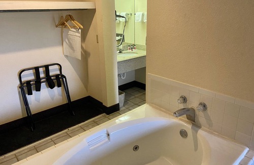Morehead Hotel | Days Inn by Wyndham Morehead