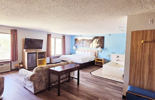 Ozark Hotel | Days Inn by Wyndham Ozark Springfield