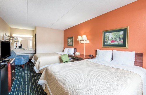 Bairdford Hotel | Days Inn by Wyndham Pittsburgh-Harmarville