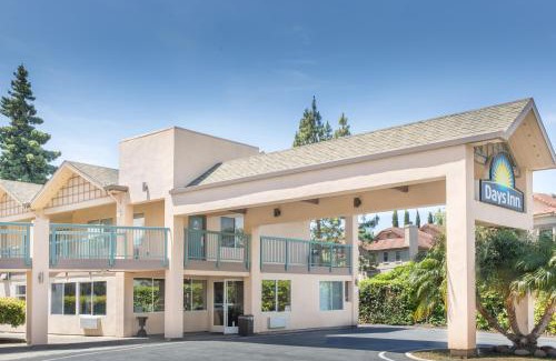 Redwood Oaks Hotel | Days Inn by Wyndham Redwood City