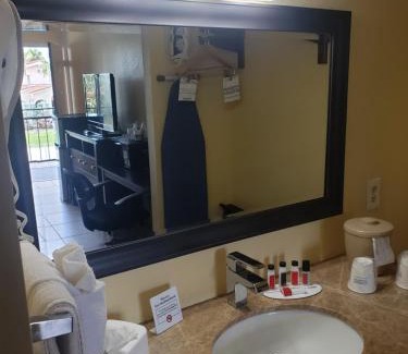 St. Petersburg - Clearwater Hotel | Days Inn by Wyndham St. Petersburg/Tampa Bay Area