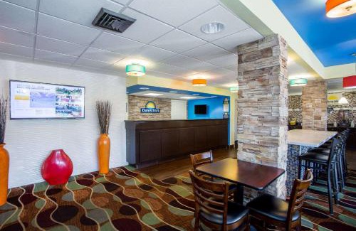 North Trail Hotel | Days Inn by Wyndham Sarasota Bay