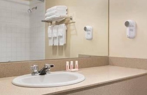 Downtown Hotel | Days Inn by Wyndham Stephenville